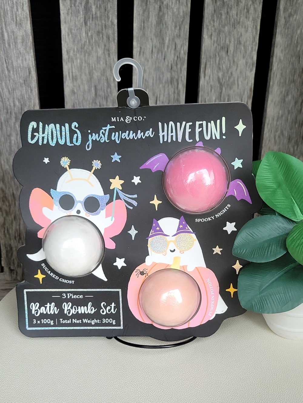 Mia & Co. Ghouls 3-Piece Bath Bomb Set - Pink, White, Peach